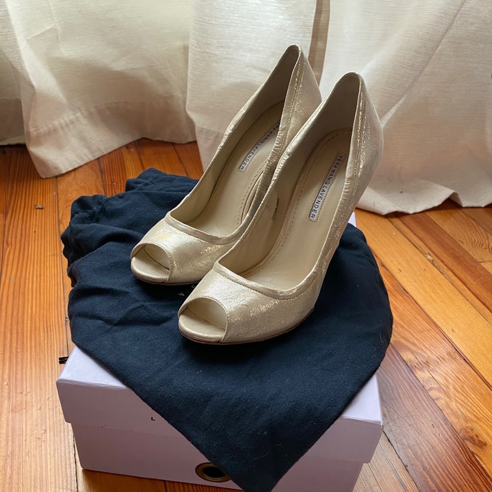 Vera Wang lavender gold wedges sz 6.5